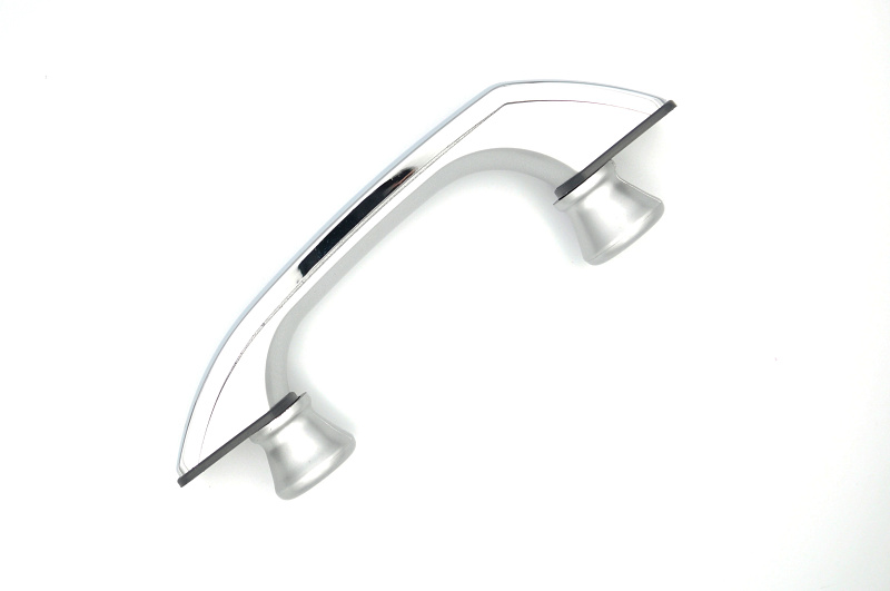 Ajtófogantyú, két furatos ajtó üvegre.